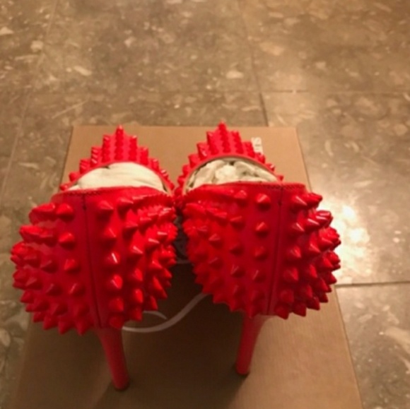 Christian Louboutin Pigalle Plato Spikes - Picture 5 of 8